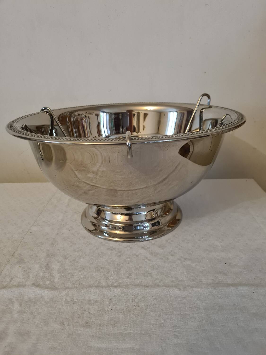 Silver metal champagne basin