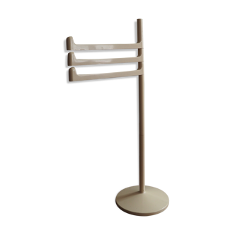 Towel rack