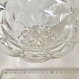 Coupe sur pied en verre facetté