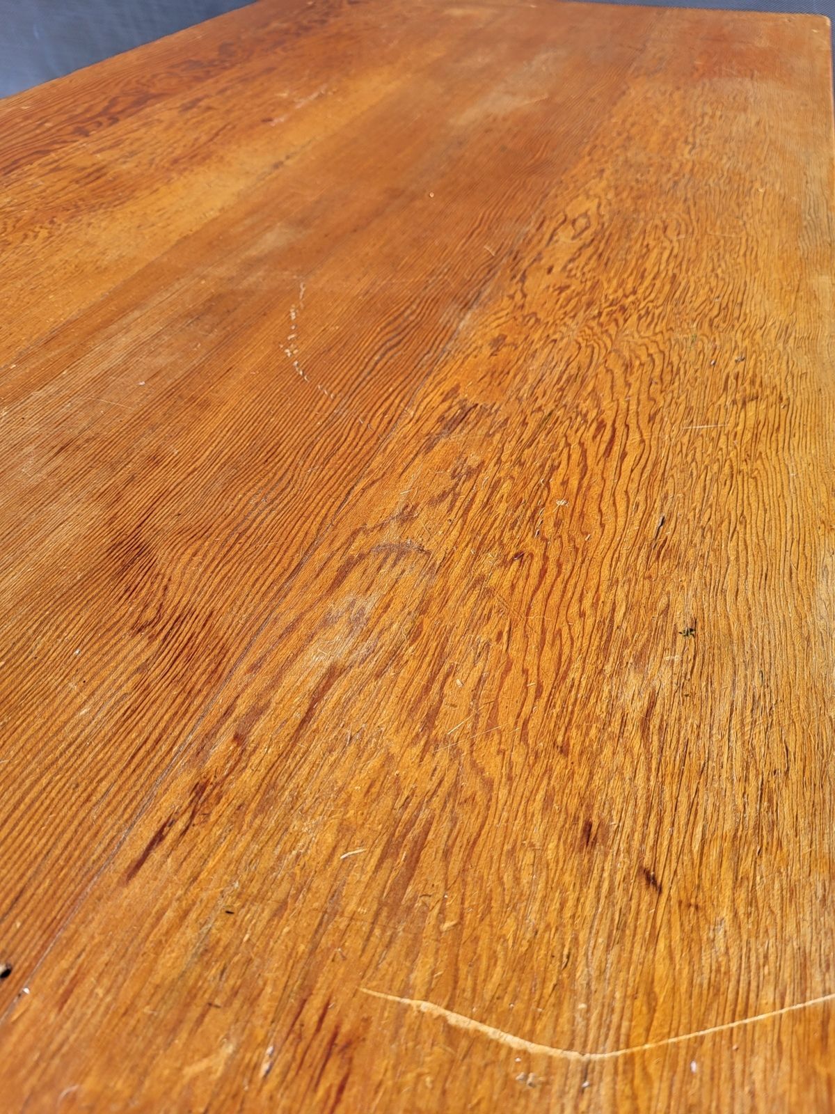 Pine farmhouse table ● Honey patina & Zebra grain