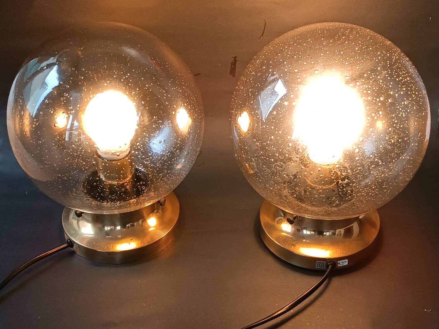 2 lampes de table globes bullés et laiton Limburg 1970