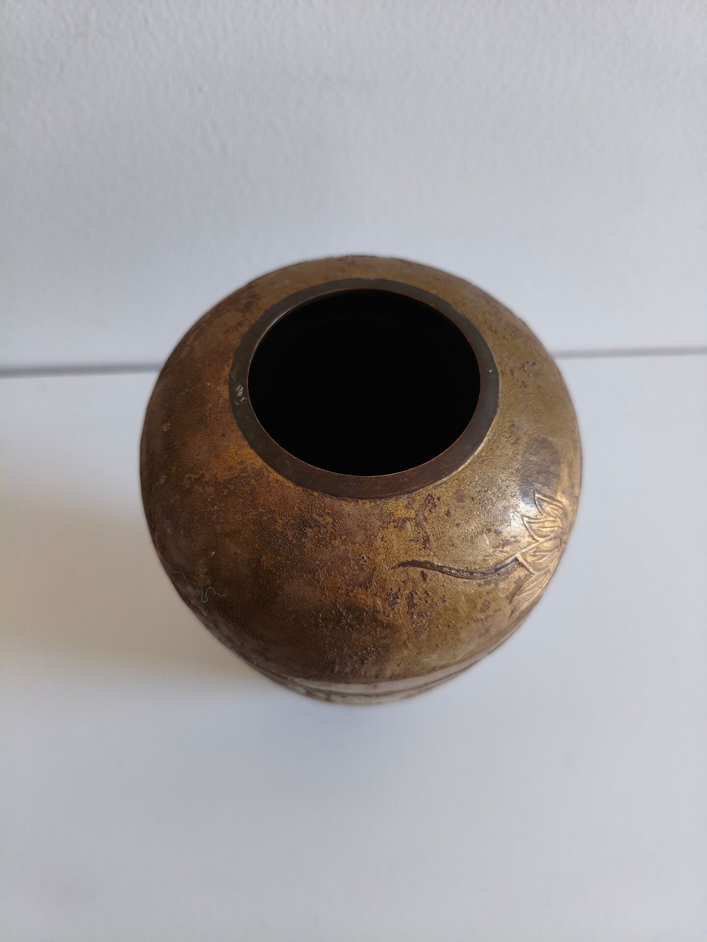 Antique brass and engraved copper vase – 18 cm