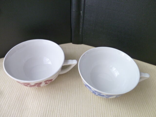 Pair of lunches or chocolate cups in sarreguemines kind of earthenware