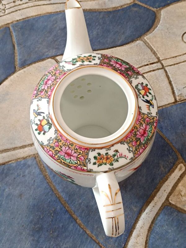 Théière en porcelaine de Chine vintage