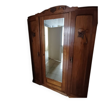 Antique wardrobe with 3 doors in solid wood and central mirror.