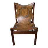 Fauteuil artisanal en cuir marron (1970s) avec motif circulaire et structure en bois