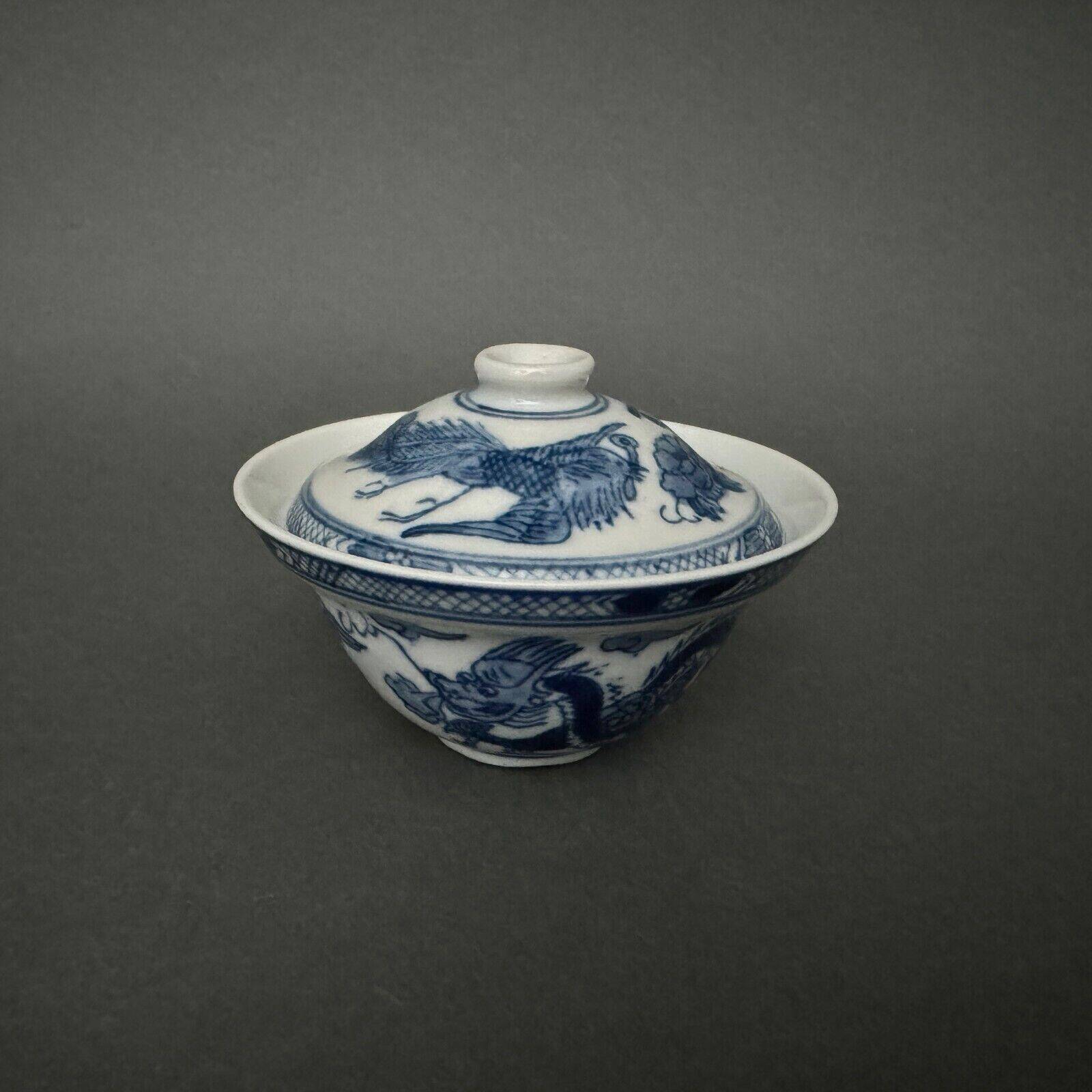 Porcelain bowl with its lid China dragon decoration late 19th century