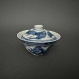 Porcelain bowl with its lid China dragon decoration late 19th century