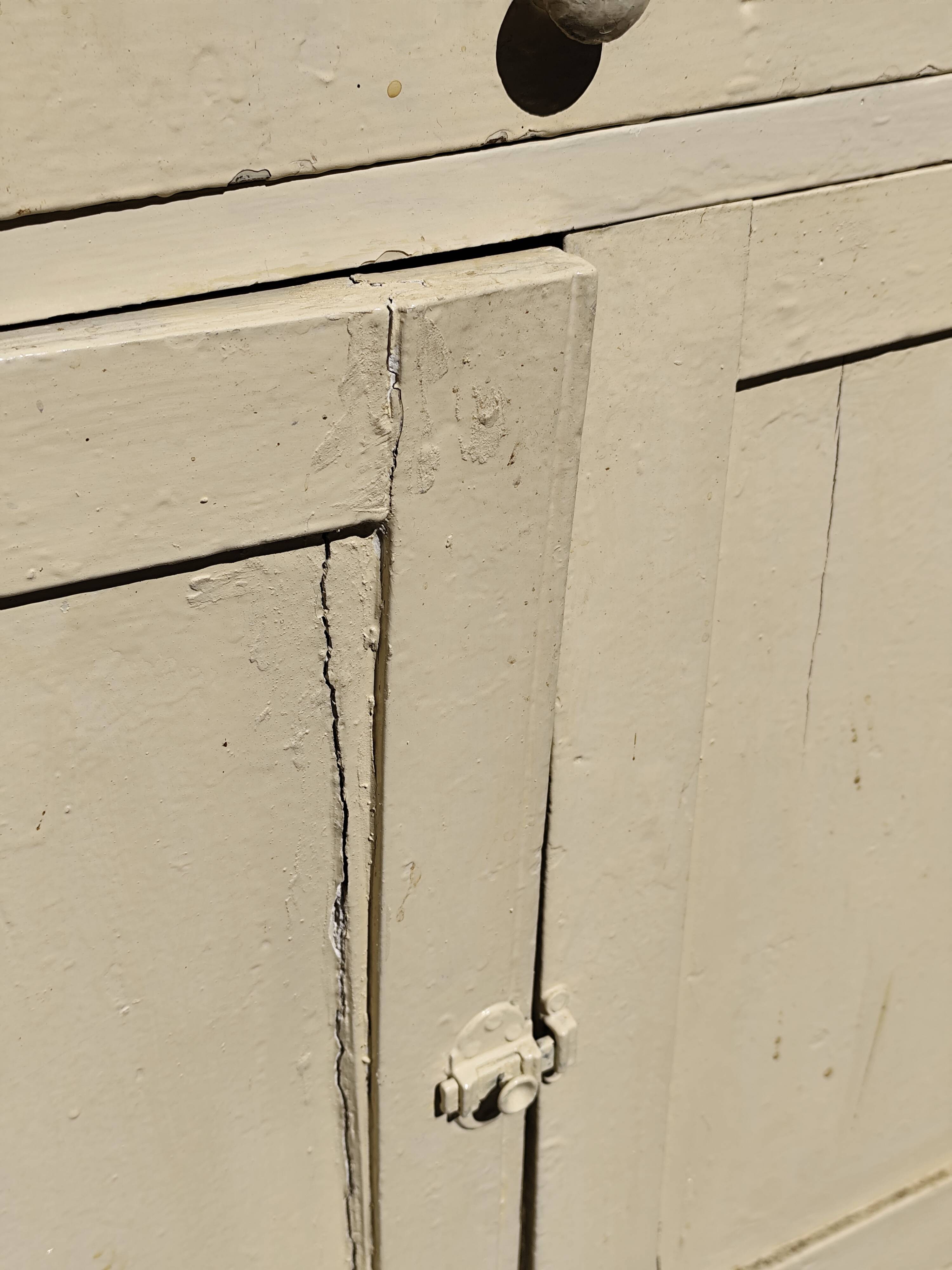 Small Parisian sideboard with one drawer and two doors, white lacquered
