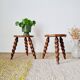 Paire de sellettes tripodes vintage en bois torsadé - tabourets