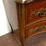 Commode sauteuse Louis XV a façade galbée XVIII siècle