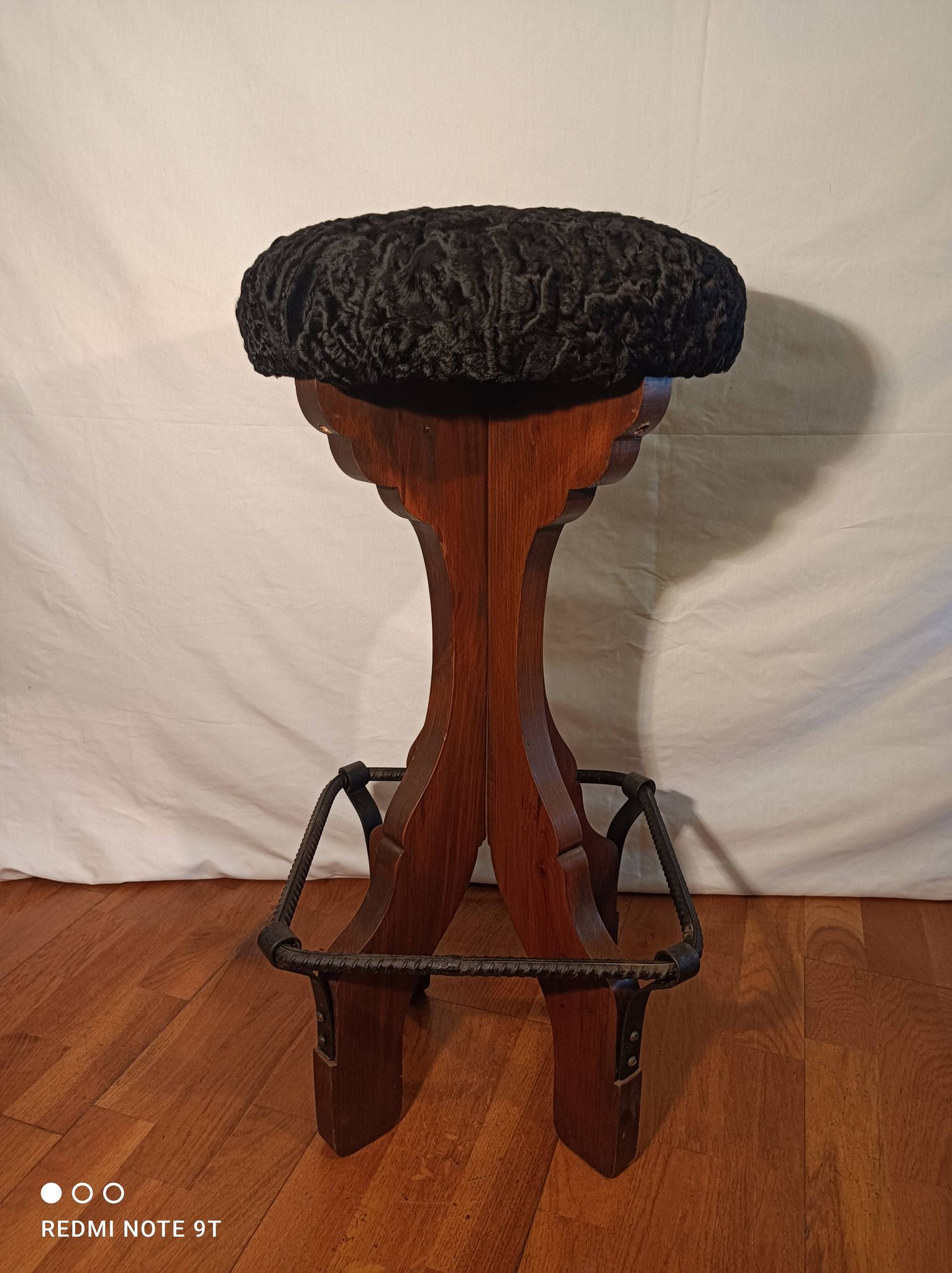 Chaise de bar brutaliste