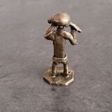 Ancient Akan weight for weighing gold in brass, in excellent condition.