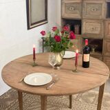 Round folding table in walnut