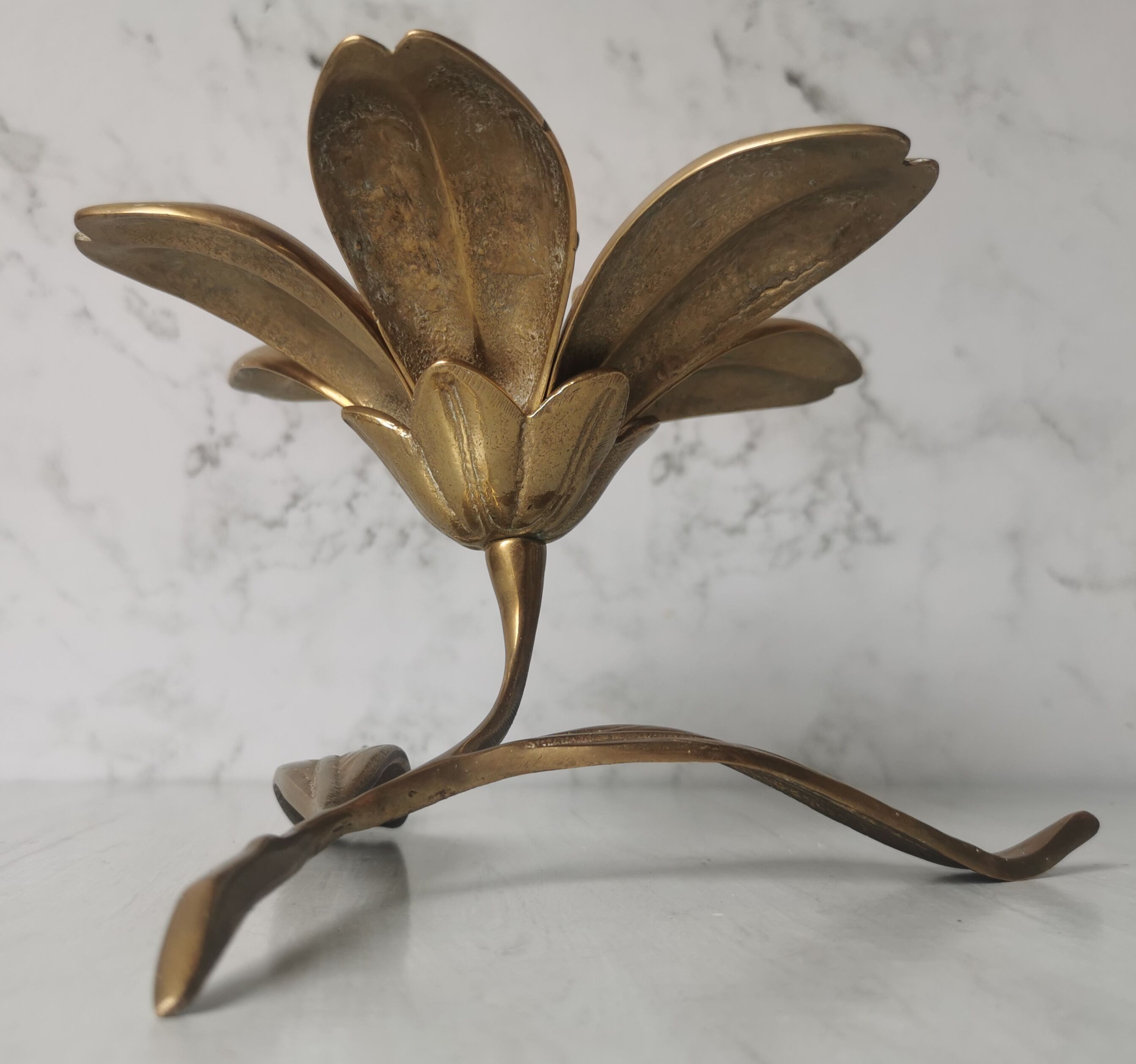 Brass ashtray fleur de lys with petals