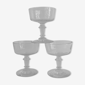 3 coupes à champagne anciennes en verre soufflé et bullé