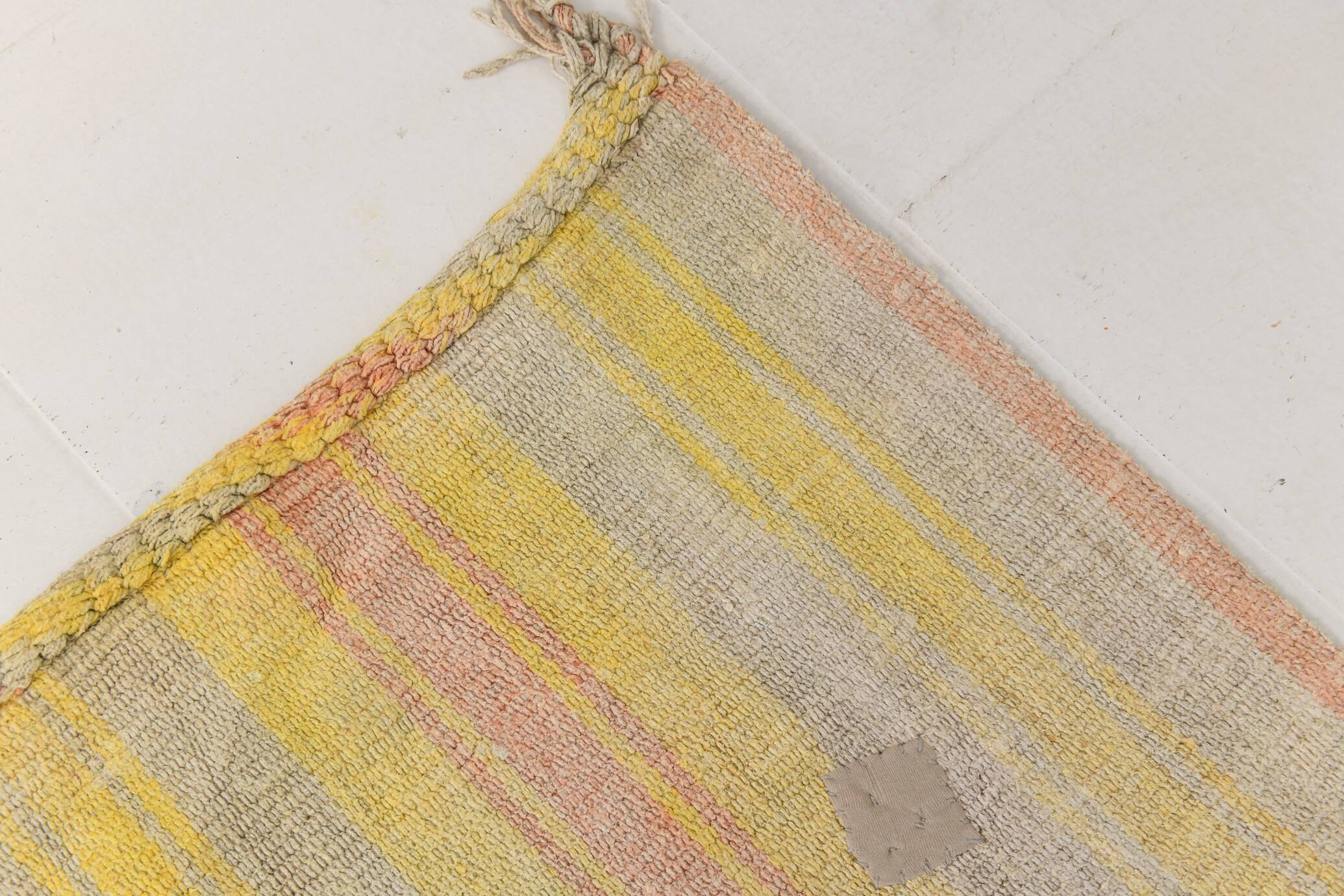 5x7 Pale Red & Yellow Striped Kilim Rug, 147x229Cm