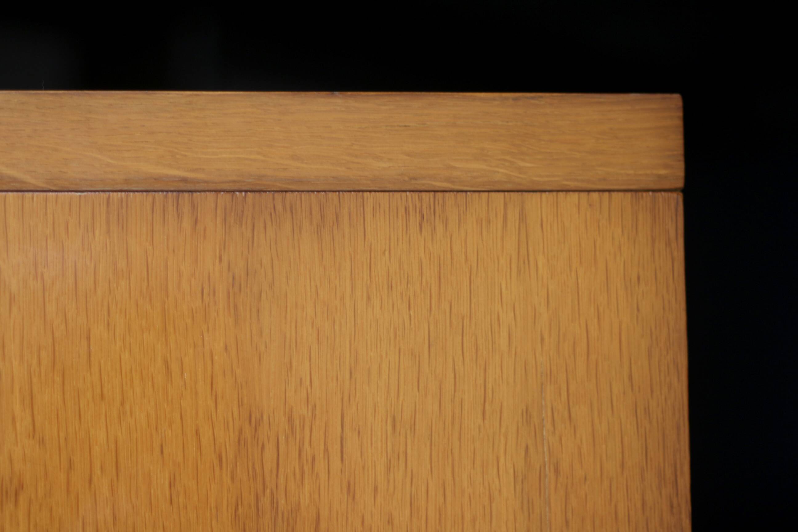 Adorable MD-type oak module from the 1950s.