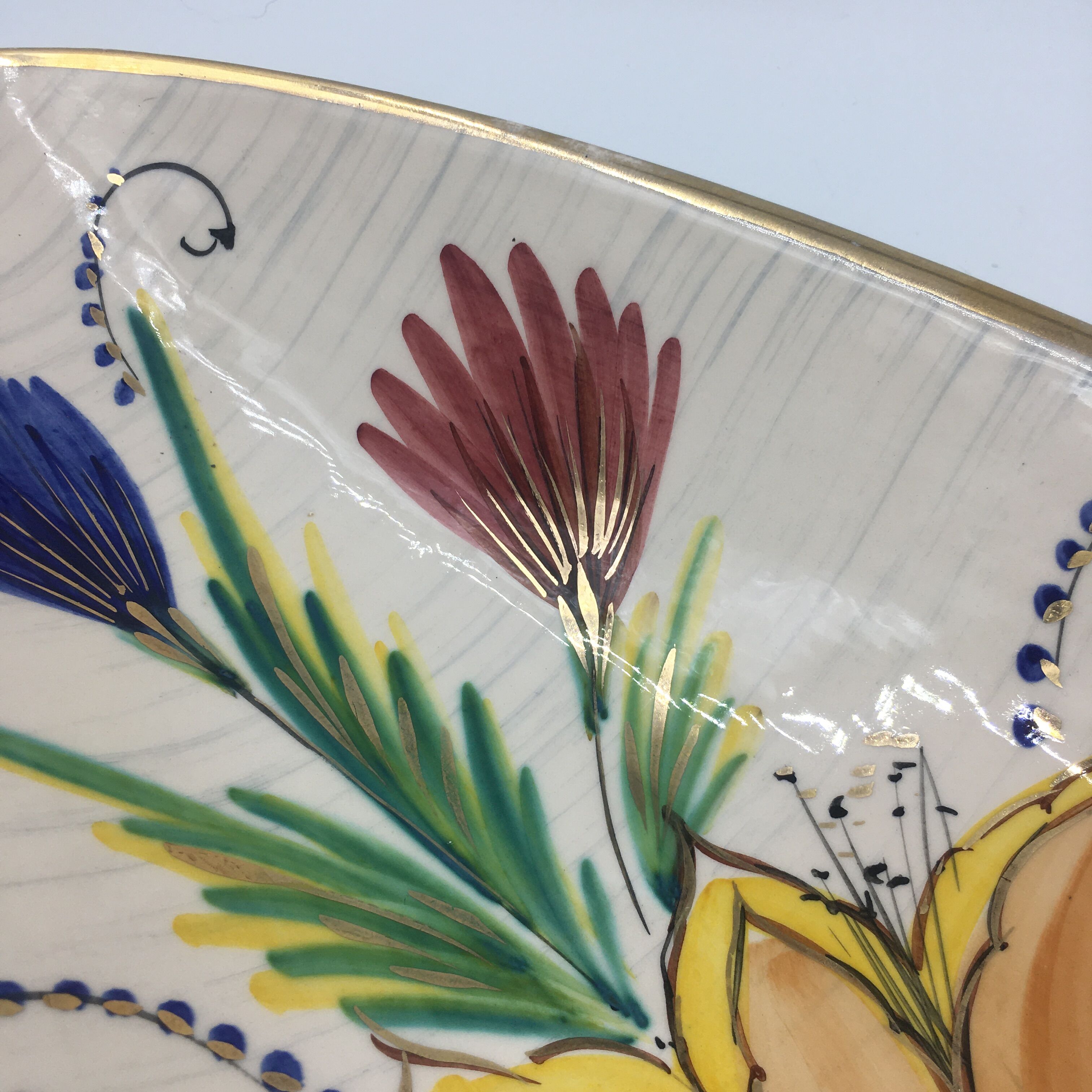 Triangular ceramic fruit basket