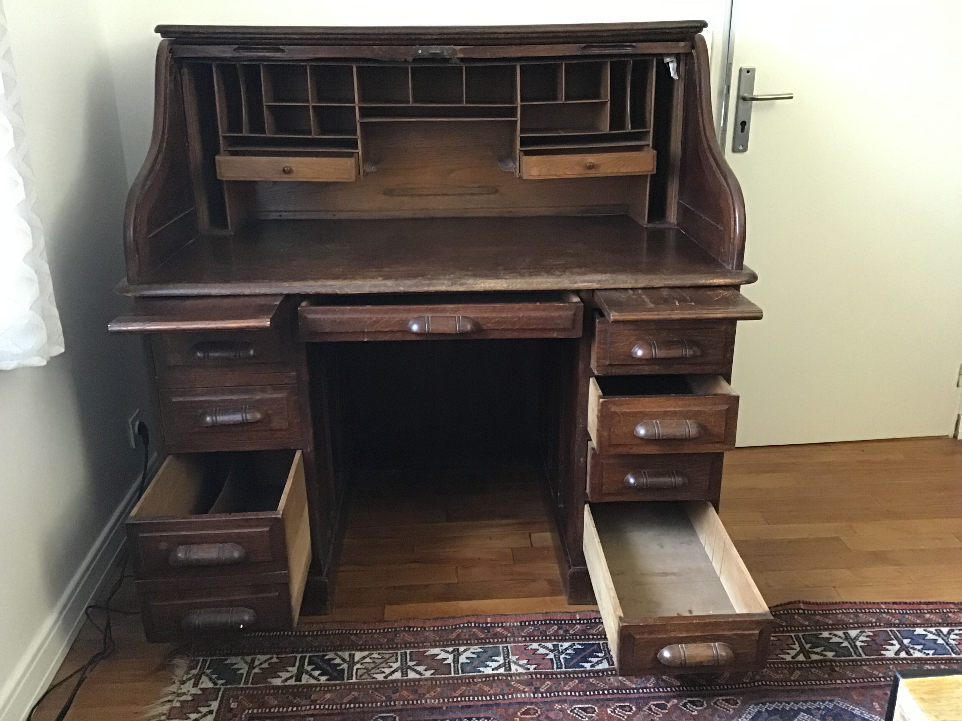 American s-curtain desk