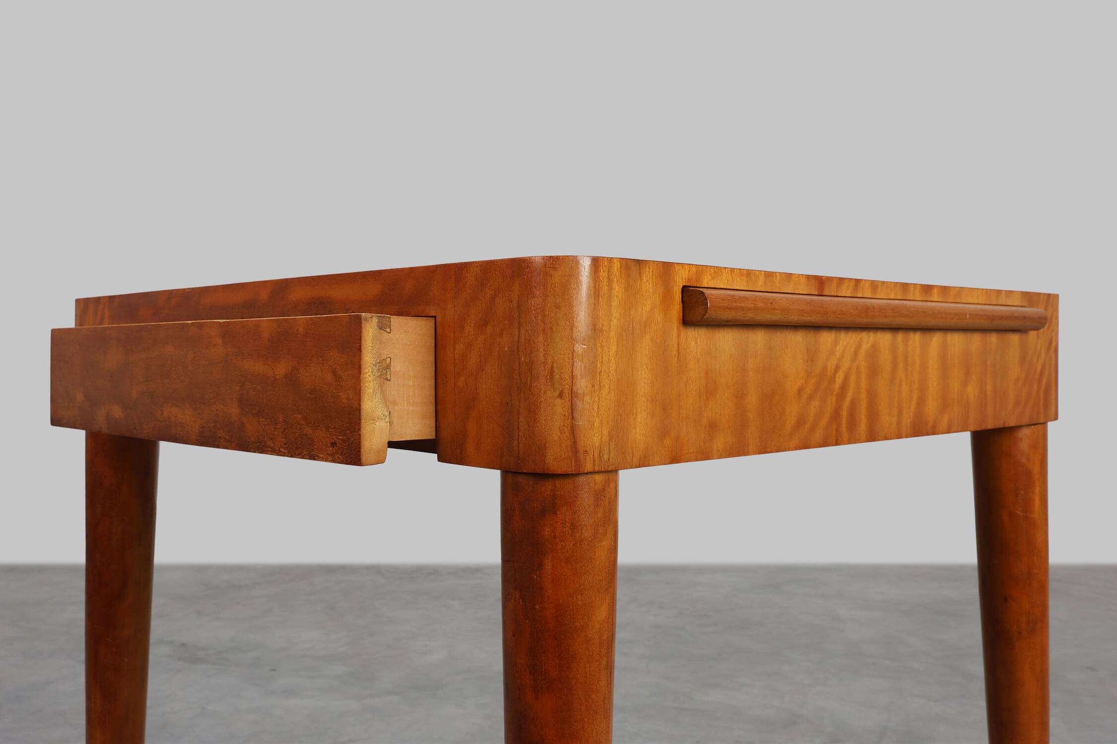 Art Deco Birch‑Veneered Side Table with Drawer, France 1920s