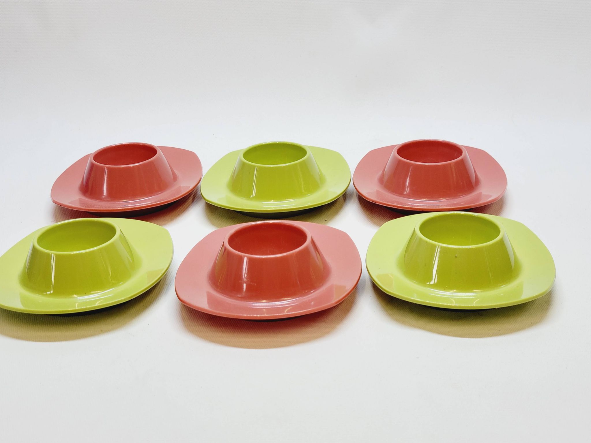 6 vintage plastic egg cups 1960s Schumm Plastic Style new in box