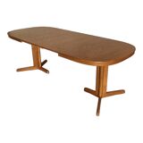 Extendable oak table