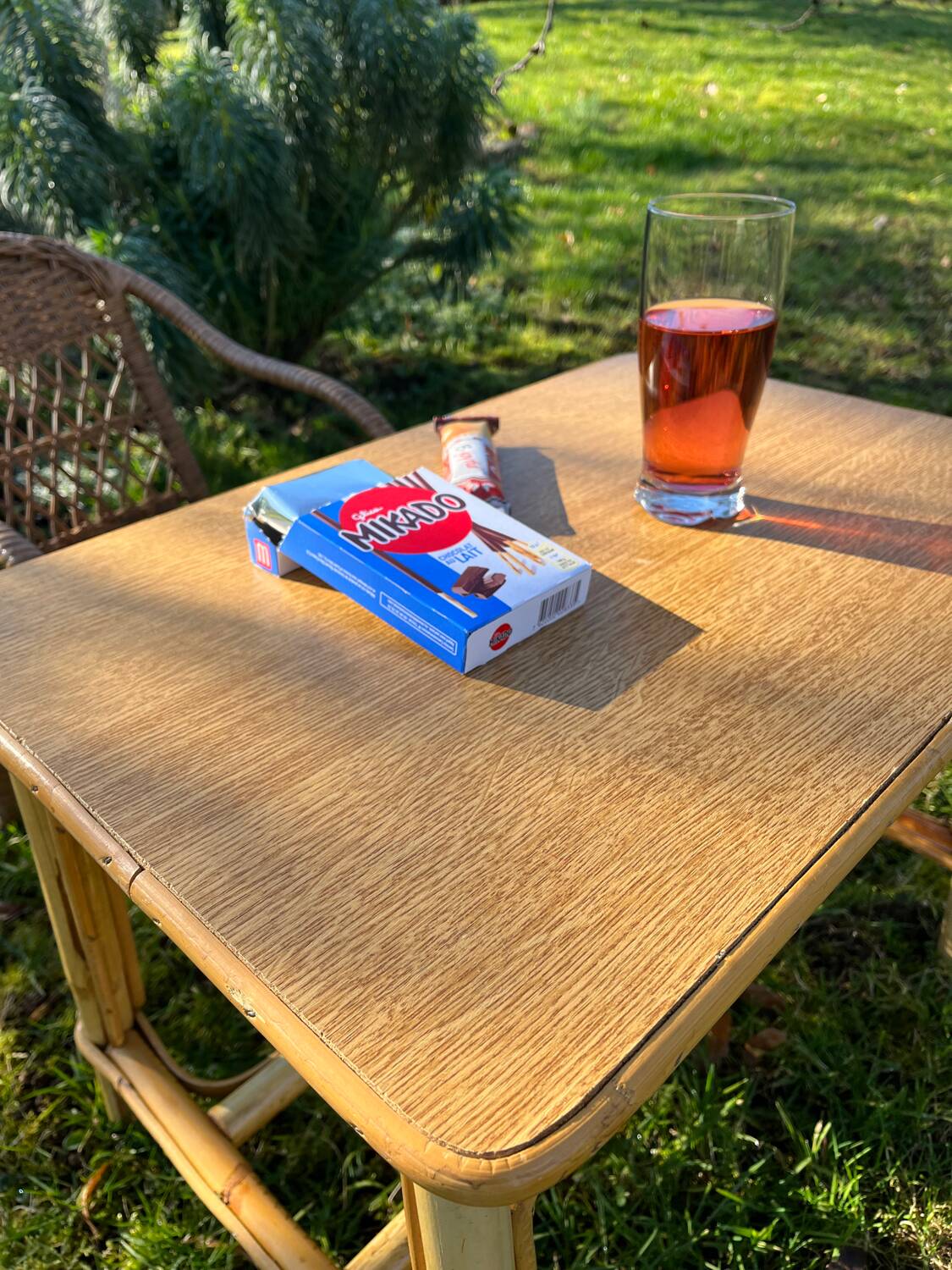 Petite table en rotin
