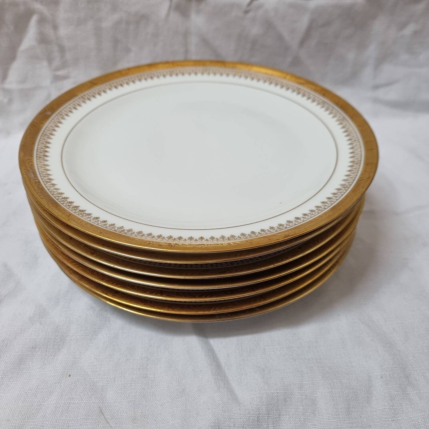 7 assiettes Limoges doré à l'or fin