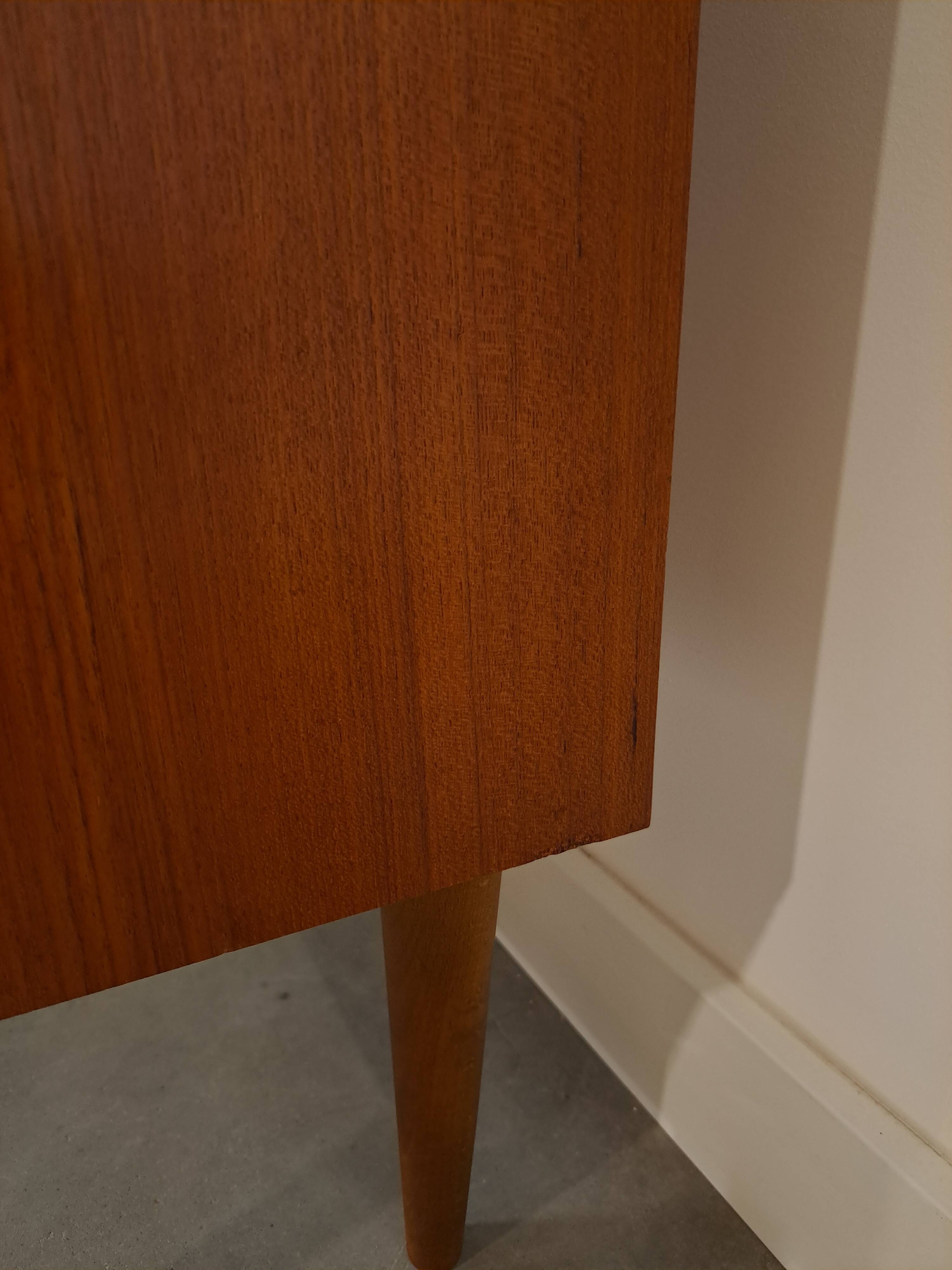 Deens hoge teak vakkenkast met bar vintage wandkast