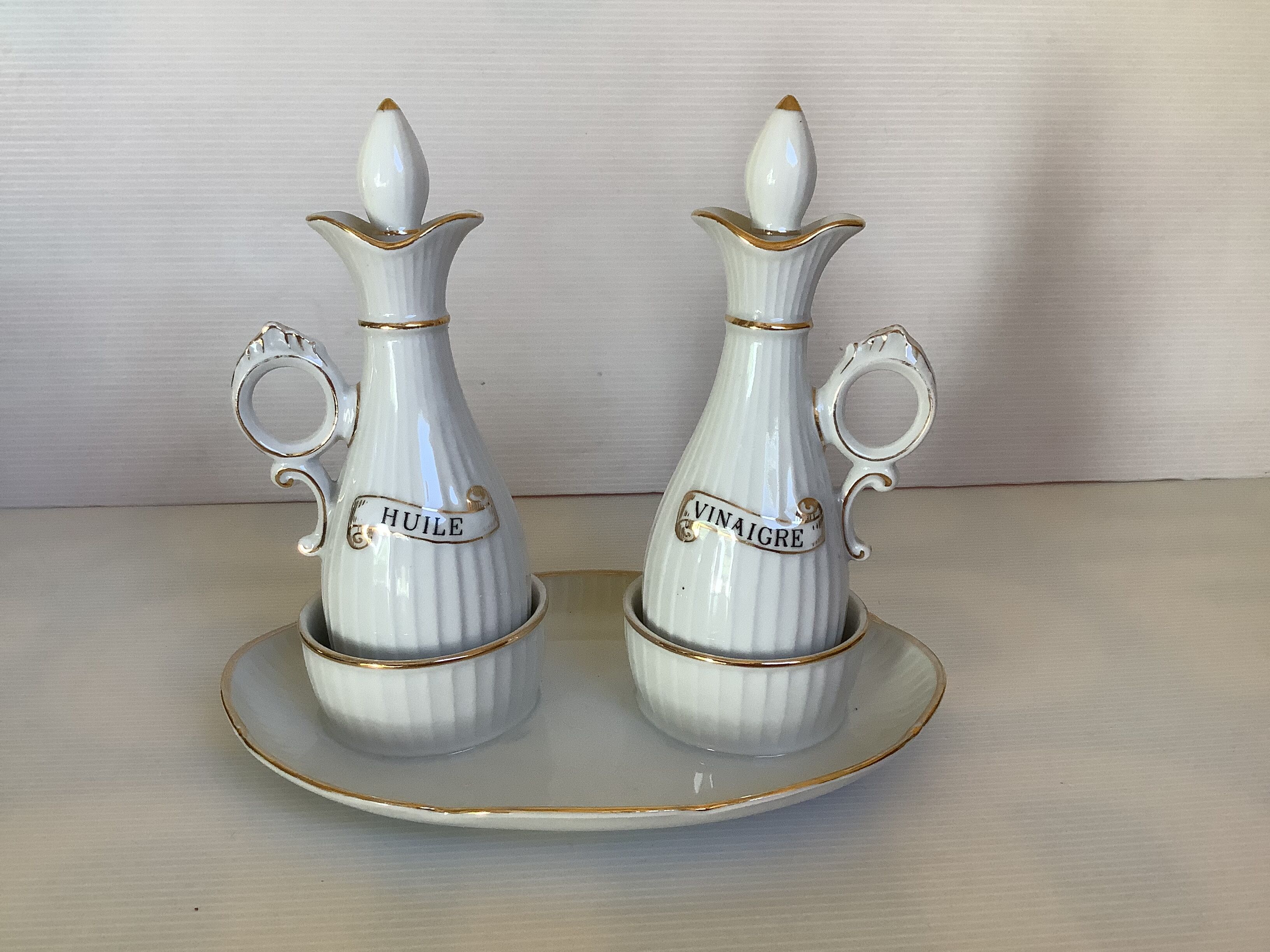 Ancient oil and vinegar service