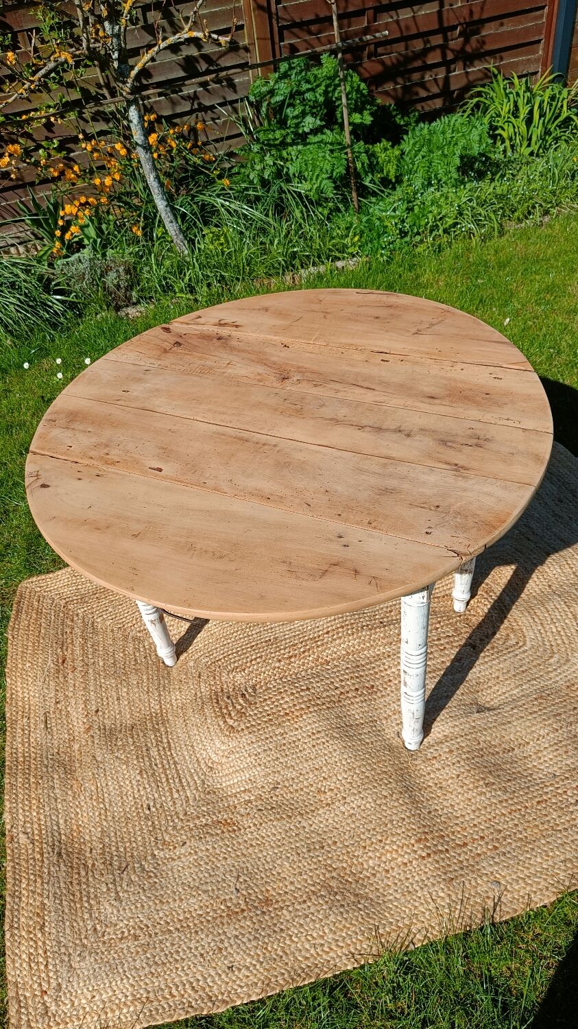 Antique patinated round table – wooden top