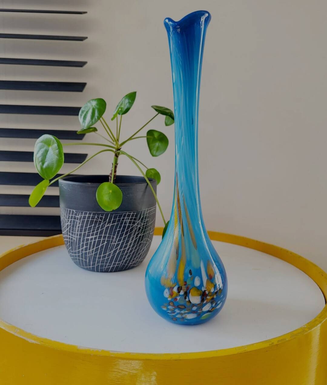 Meerkleurige soliflore vaas, vermoedelijk Frankrijk