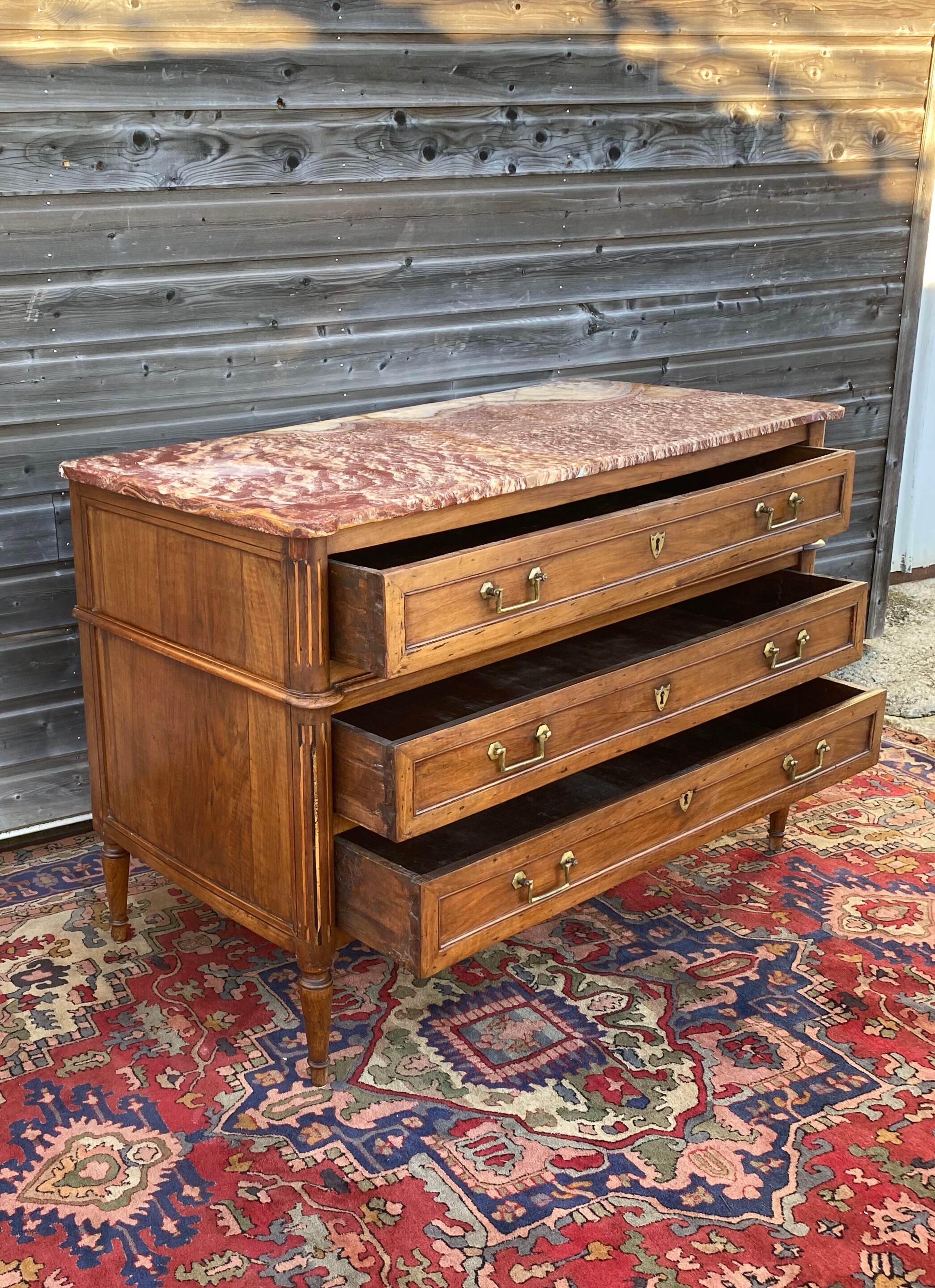 Chest of drawers In Walnut From the 18th century Louis XVII