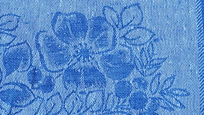 Nappe damassée en lin blanc-bleu
