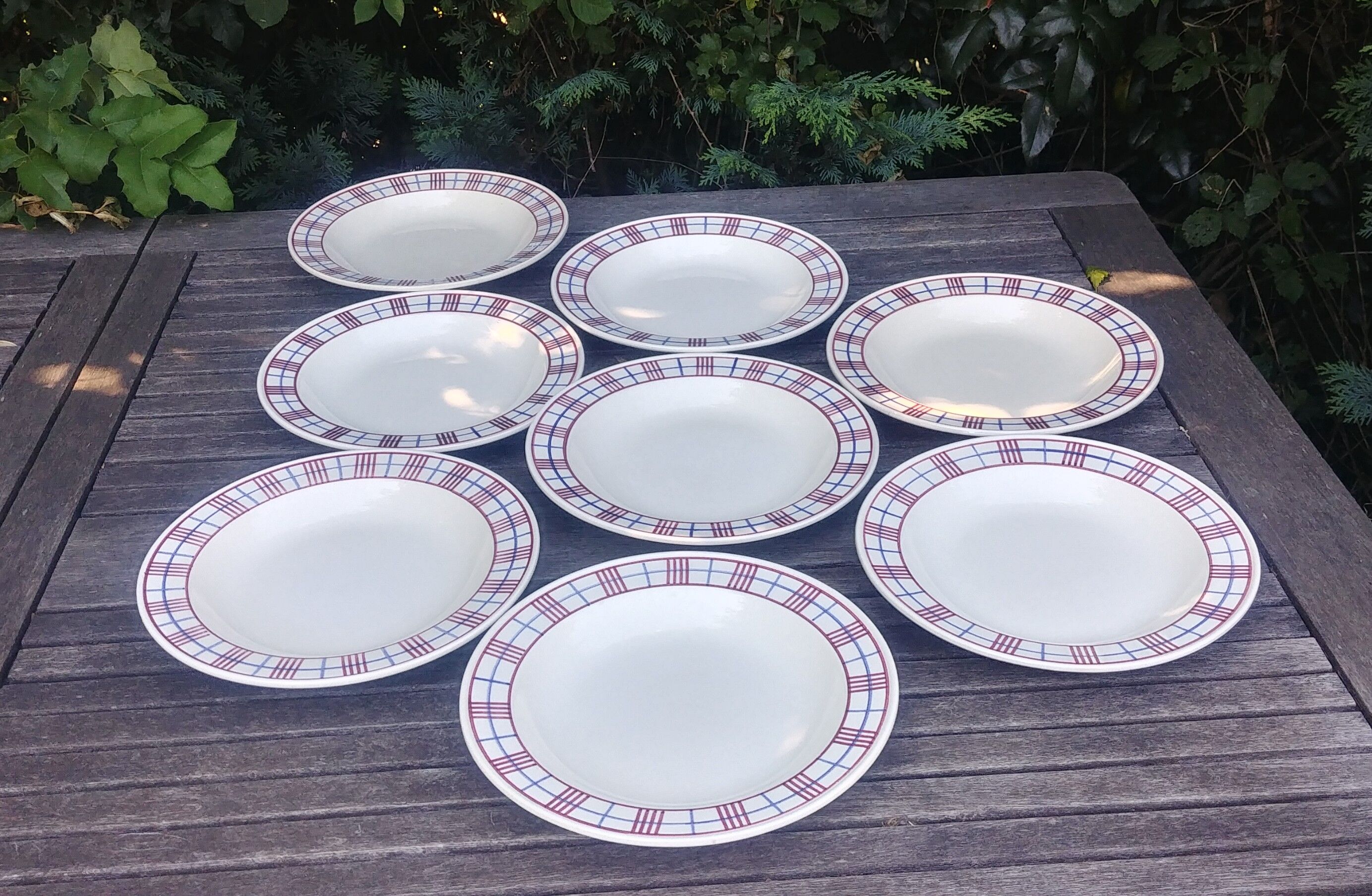 Set of eight hollow plates Villeroy & Boch model CAROLA