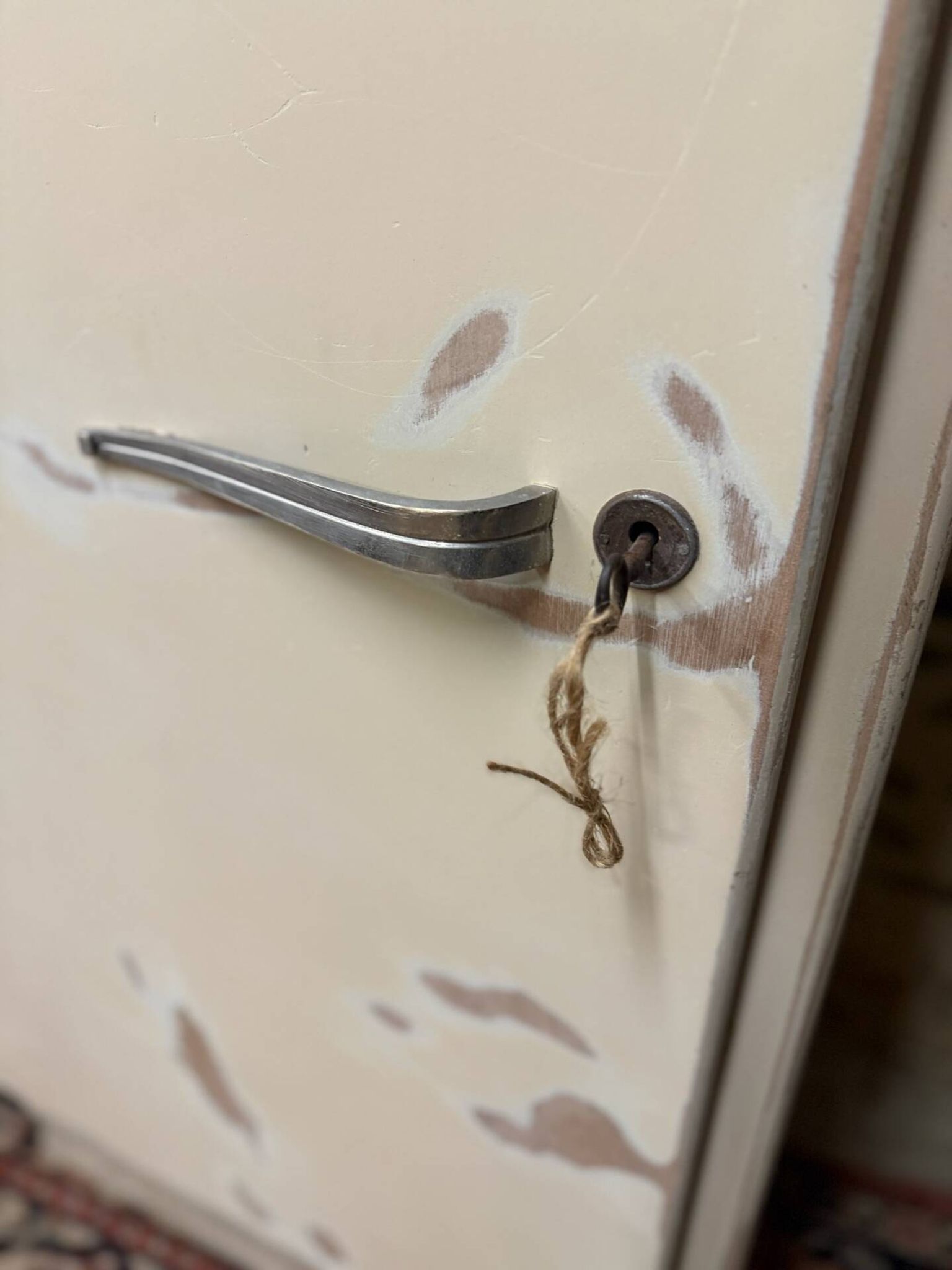Petite armoire une porte art déco patinée