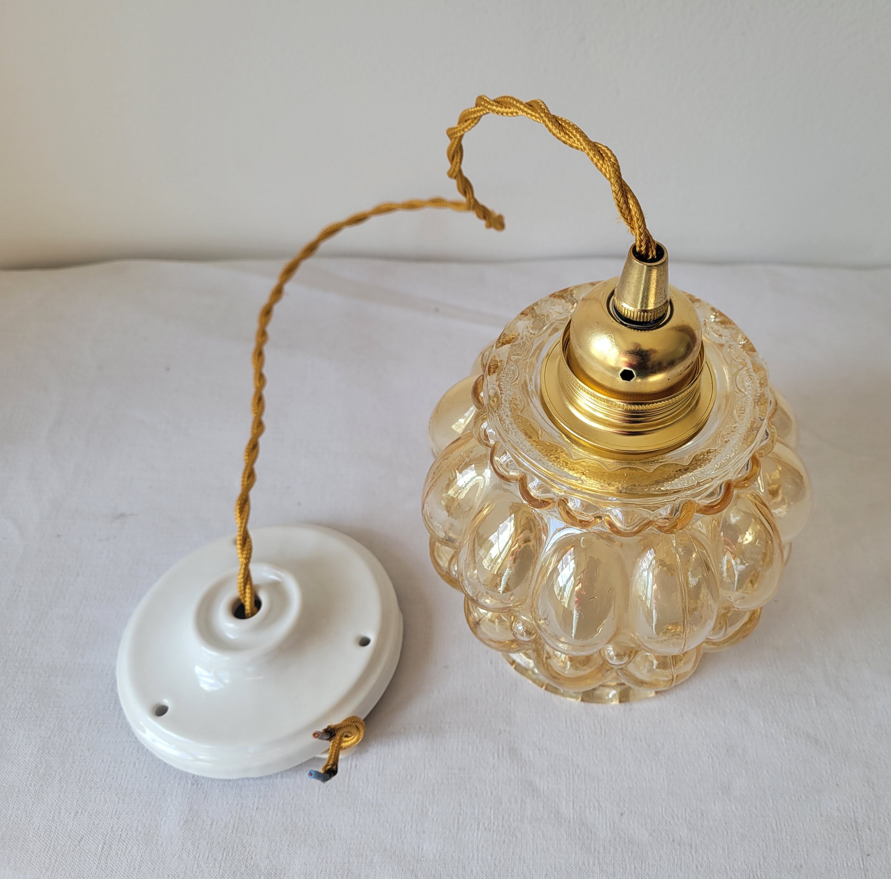 Amber molded glass pendant lamp