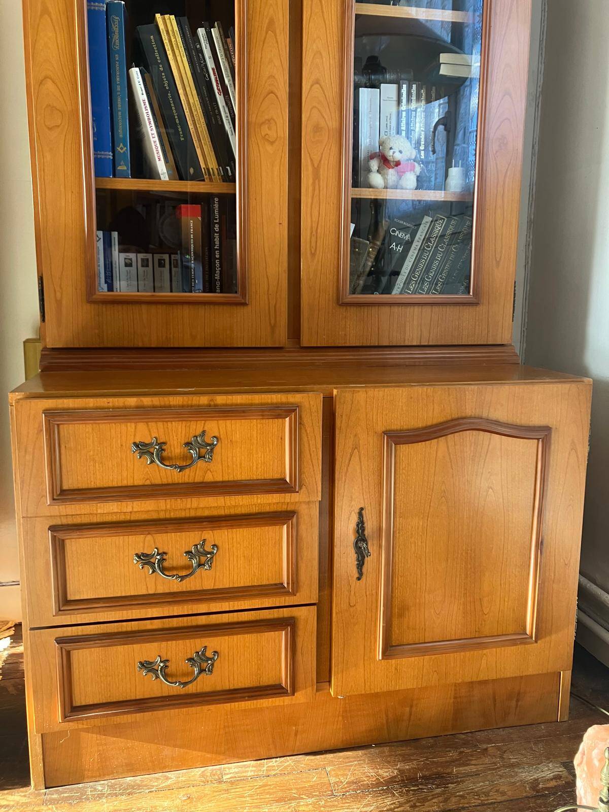 Showcase library in solid wood with two sections