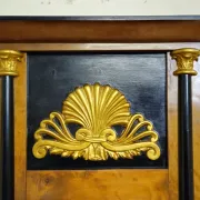 Empire period mirror in gilded and blackened wood – Shell pediment