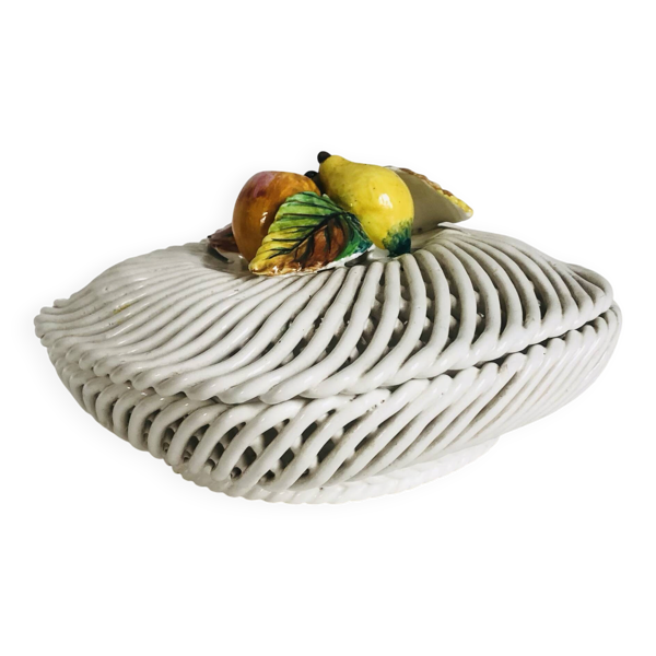 Corbeille couverte en céramique tressée blanche et barbotine de fruits