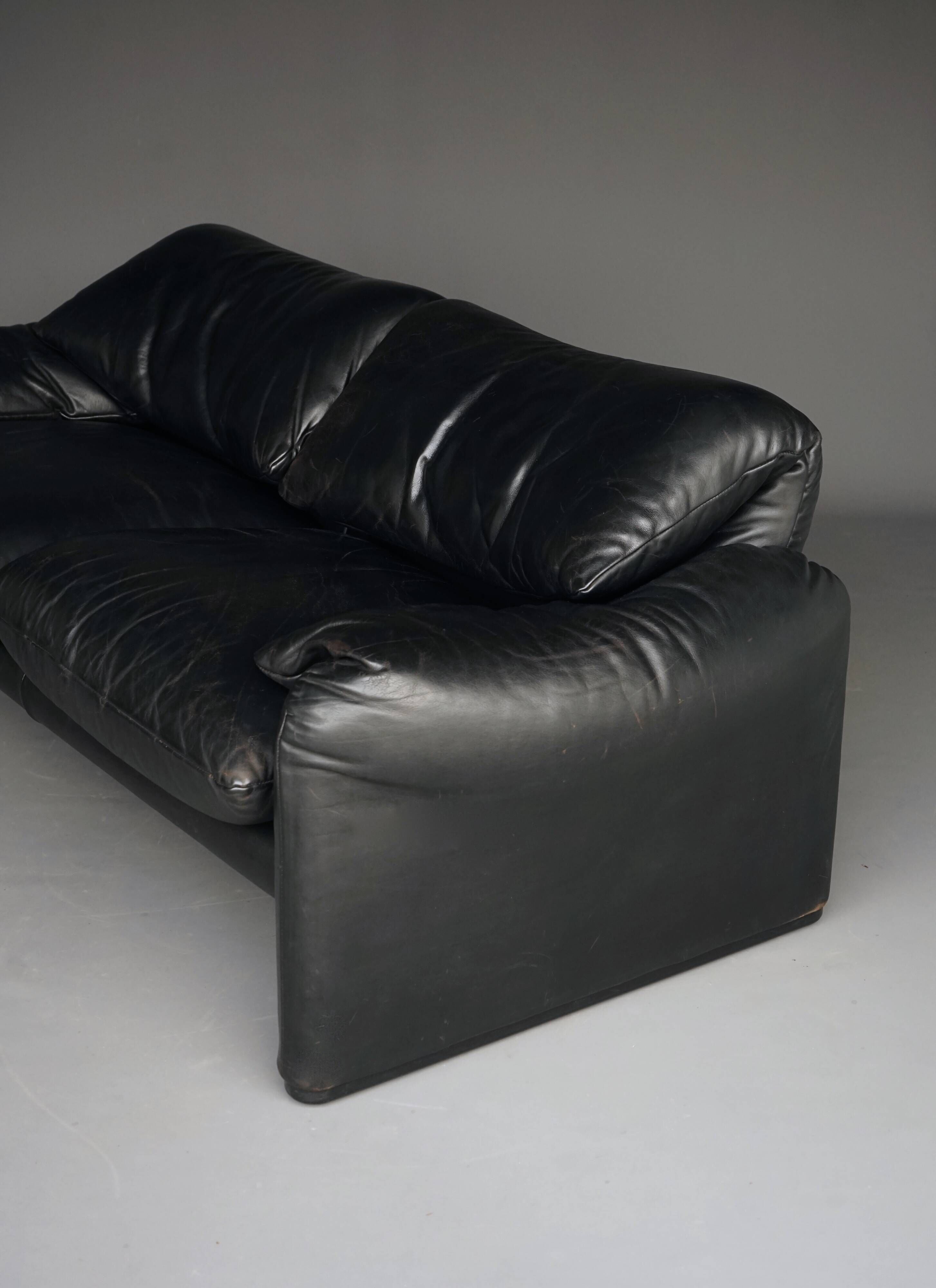 Two seater Maralunga Sofa in Black Leather for Cassina. 1970s