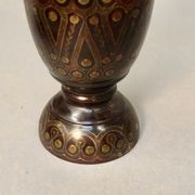 Vase en bois tourné incrustation laiton oriental