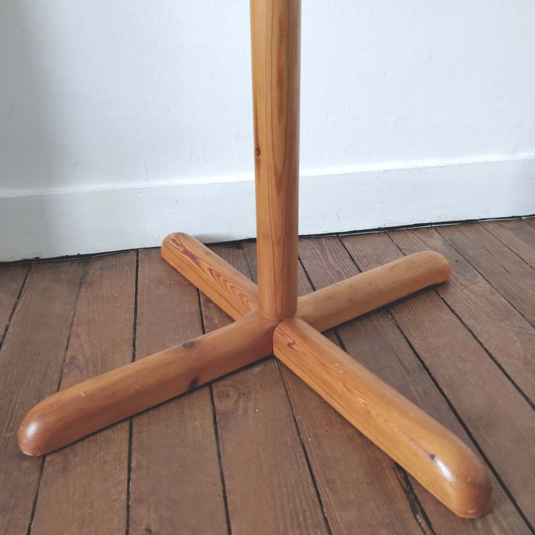Coat holder on foot 8 orientable wooden balls