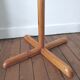 Coat holder on foot 8 orientable wooden balls