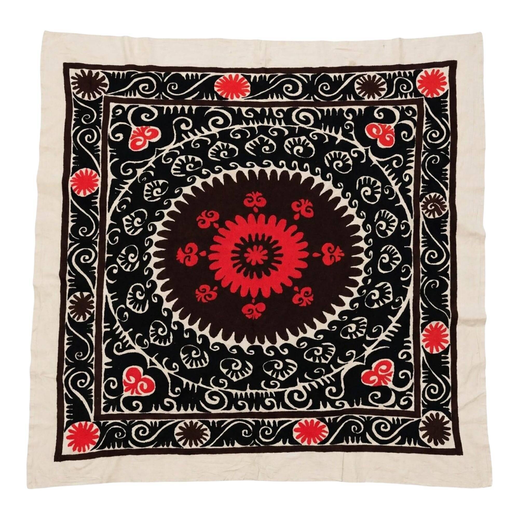 Vintage hand-embroidered tablecloth 158x162 cm