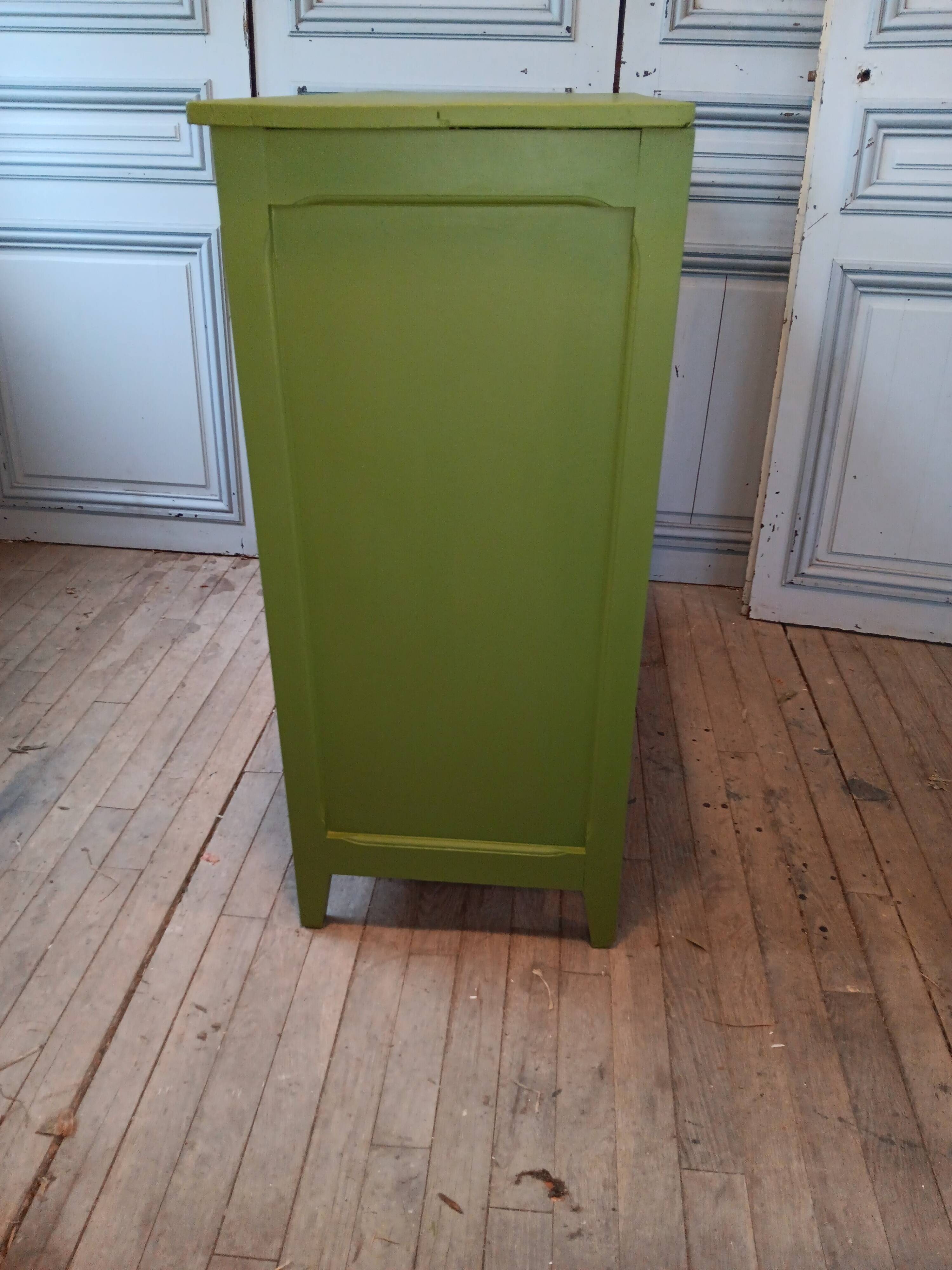 Green Parisian Buffet