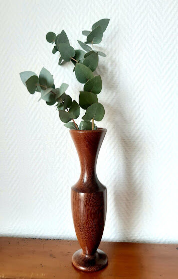 Design wooden soliflore vase