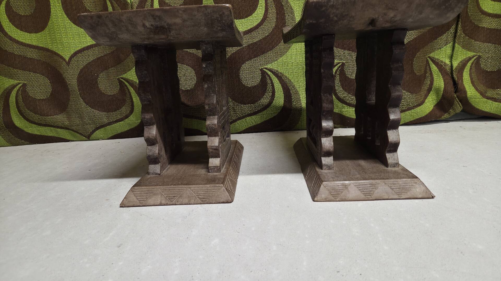 Paire de tabourets africains en bois sculpté  art tribal