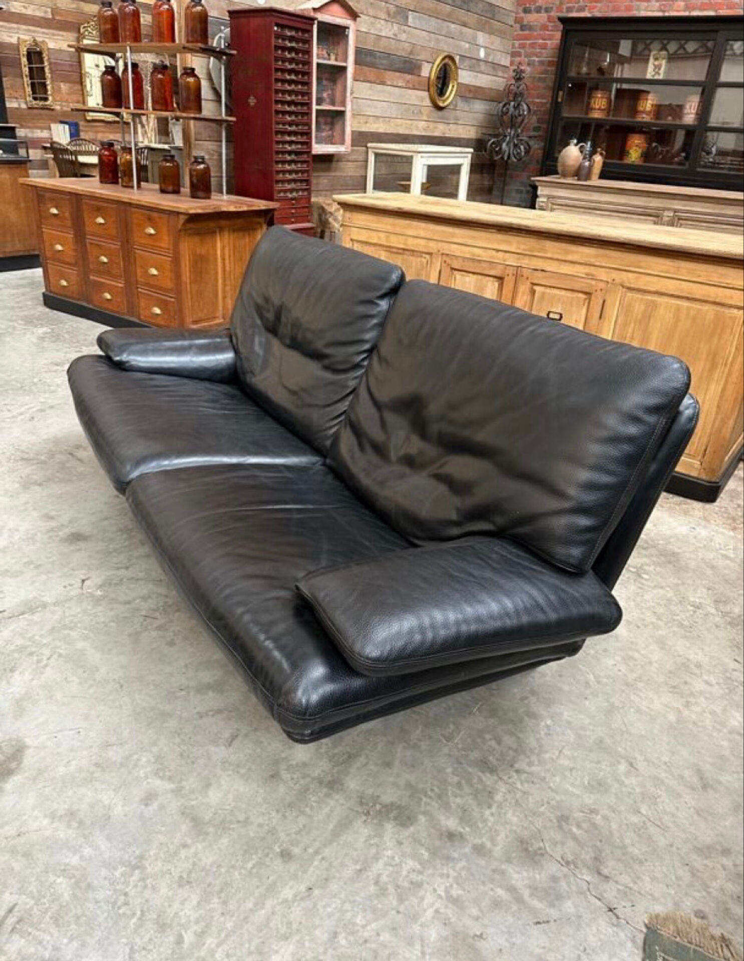 Black leather sofa – Italian design – 1980s